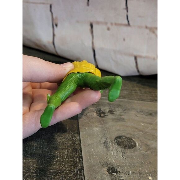 Burger King DC Comics Aquaman toy figure 2018 - Picture 5 of 5